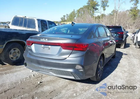 2024 Kia Forte Lxs z USA, uszkodzony, nr VIN 3KPF24AD6RE739486